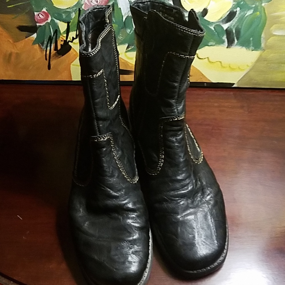Black sport boots